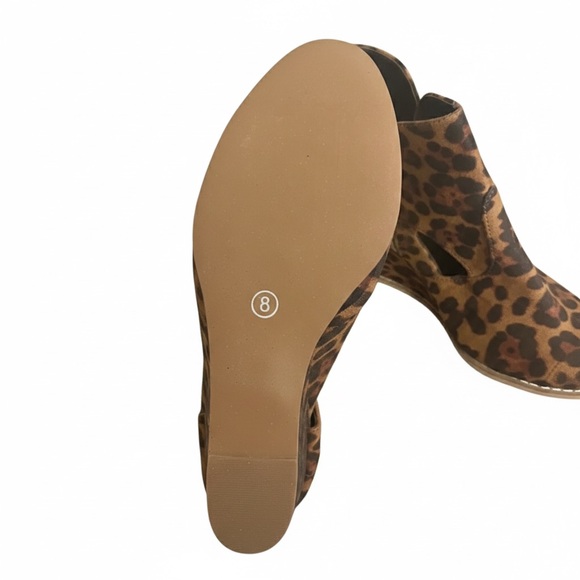 Leopard wedge heels size 8 NWT - Picture 3 of 4